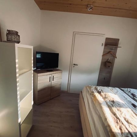 Zimmer M. Eigenem Bad Und Badewanne Direkt Am Wald Amoeneburg Екстер'єр фото