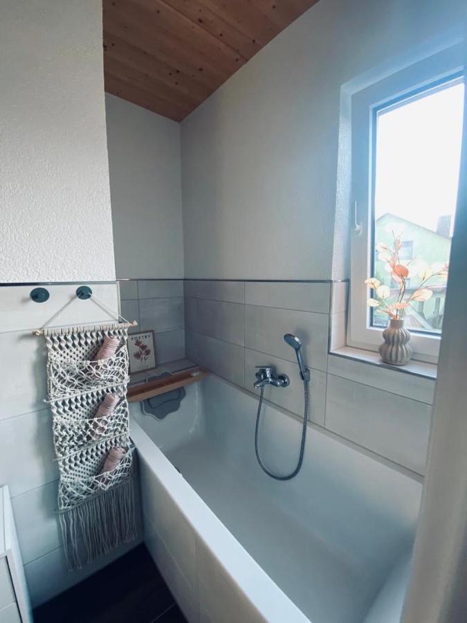 Zimmer M. Eigenem Bad Und Badewanne Direkt Am Wald Amoeneburg Екстер'єр фото