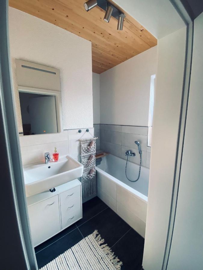 Zimmer M. Eigenem Bad Und Badewanne Direkt Am Wald Amoeneburg Екстер'єр фото